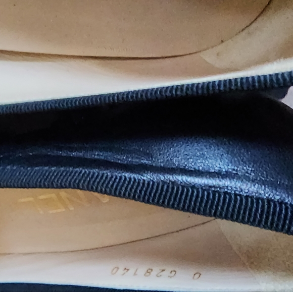 CHANEL LAMBSKIN PATENT CAPTOE PUMPS HEELS CLASSIC 6.5 37 - Picture 9 of 16